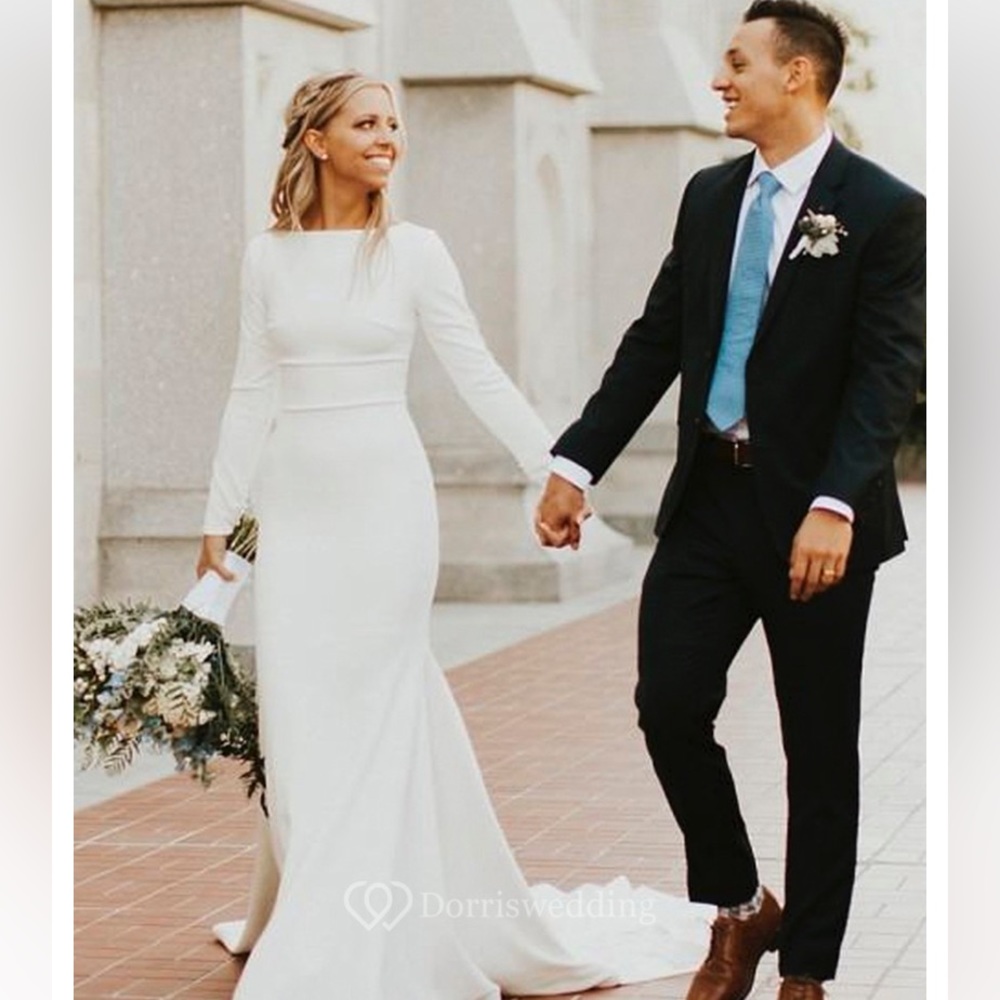 Simple, plain but elegant wedding dress. Size 12